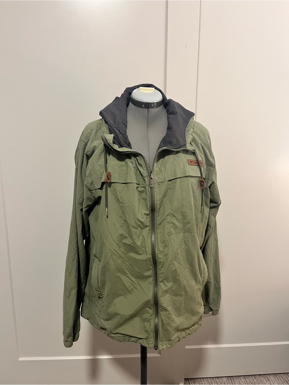 Columbia Olive Green Lightweight Hooded Jacket with Black Lining - Men